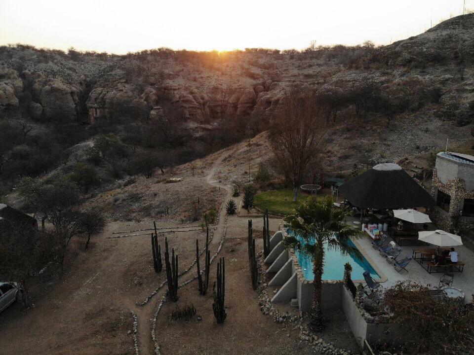 Sasa Safari Camp & Tours Villa Outjo Exteriör bild